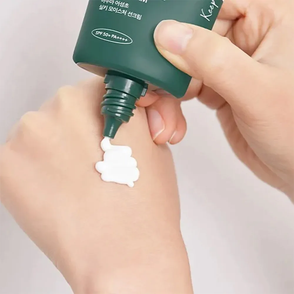ضد آفتاب مرطوب‌کننده و تسکین دهنده آنوا با SPF50+