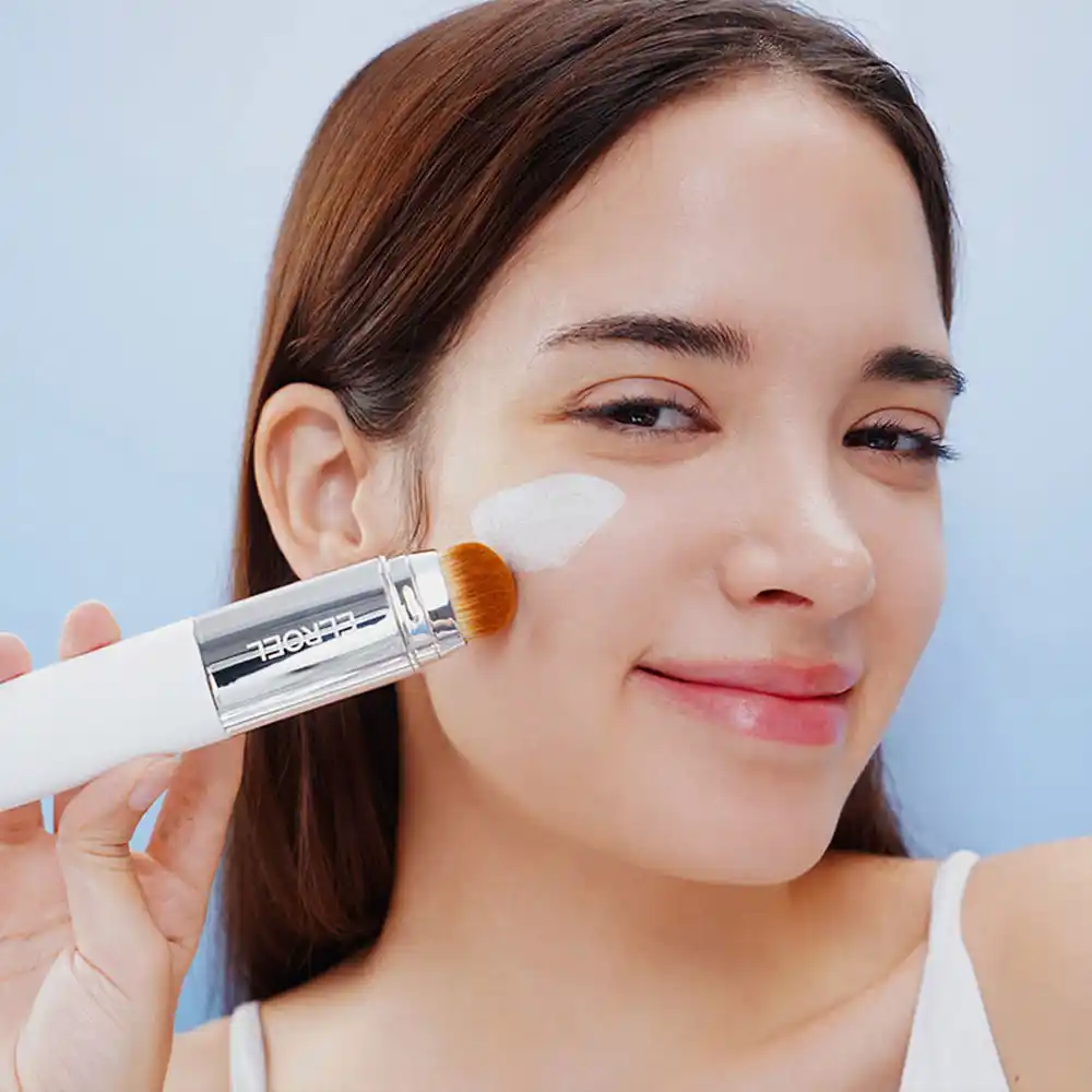 کرم پودر استیکی الروئل Blanc Cover Stick V با برس داخلی و فرمول تغییر رنگ