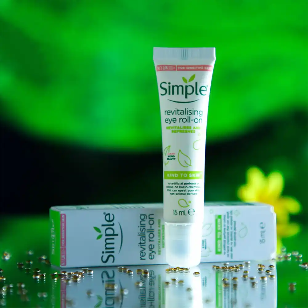 کرم دور چشم احیاکننده و شاداب کننده رول سیمپل Simple Revitalising Eye Roll On 15 ml