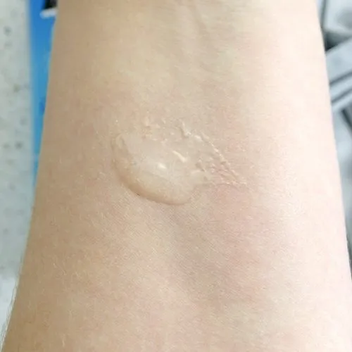 ژل لایه بردار صورت نوتروژینا Neutrogena Hydro Boost Smoothing Gel Exfoliator